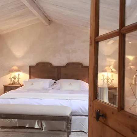 Les Remparts Bed & Breakfast 3*
