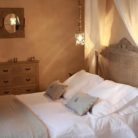 Les Remparts Bed & Breakfast 3*