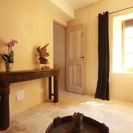 Les Remparts Bed & Breakfast