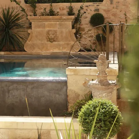 Les Remparts Bed & Breakfast