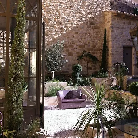 Les Remparts Bed & Breakfast